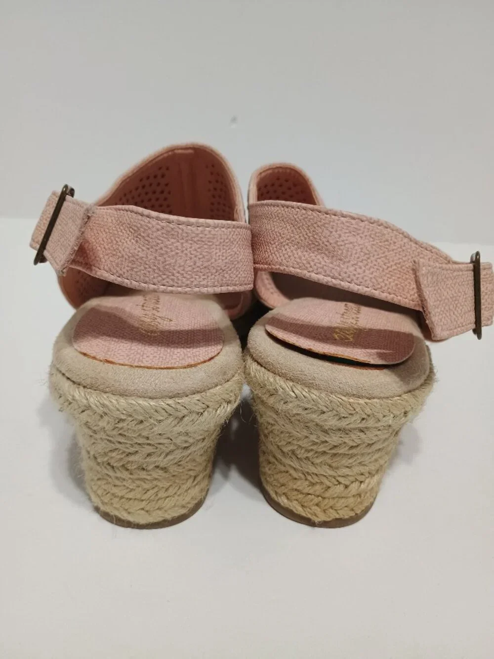 Easy Street Stacy Women’s 10N Blush Pink Perforated Espadrille Wedge Sandals